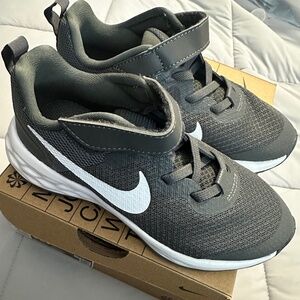 NIKE Boy's Shoes Size 12C